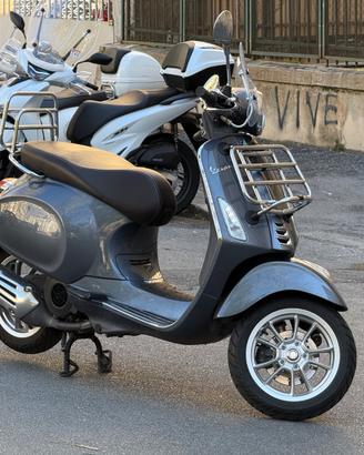 Vespa 125 Touring 2024 perfetta (9.000 km)