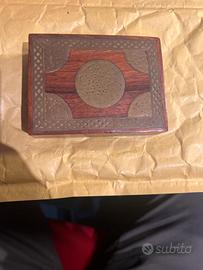 Scatola in legno  intarsiata in ottone portagioie