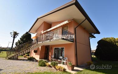 VILLA BIFAMILIARE DIVISA IN DUE APPARTAMENTI E TER