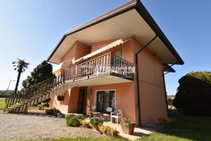 VILLA BIFAMILIARE DIVISA IN DUE APPARTAMENTI E TER