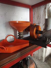 Kit Tradizione: Passapomodori Elettrico Tappatrice