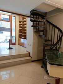 Locale commerciale via Roma alta