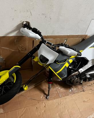 Husqvarna 701 my2022 incidentato