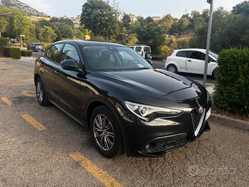 Alfa Romeo Stelvio 2.2 Turbodiesel 180 CV AT8 RWD 