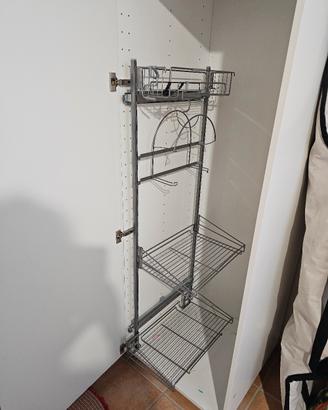 Porta aspirapolvere e mensole sxorrevole
