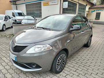 Lancia Ypsilon 1.0 70 CV HYBRID GOLD