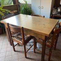 Tavolo da cucina.