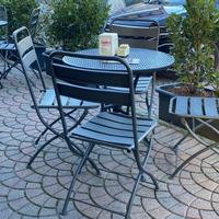 Tavoli e sedie da bar