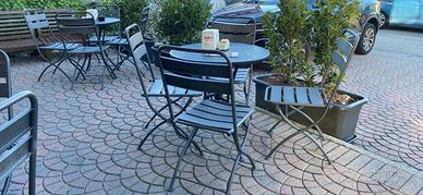 Tavoli e sedie da bar