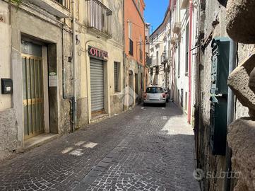 4 LOCALI A CATANZARO