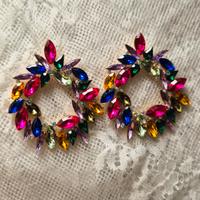 Orecchini vintage a cerchio multicolor con strass