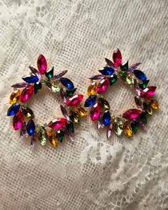Orecchini vintage a cerchio multicolor con strass