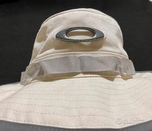 Oakley cappello