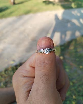 Anello vintage modello solitario con punto luce