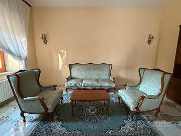 Divano + poltrove + tavolino