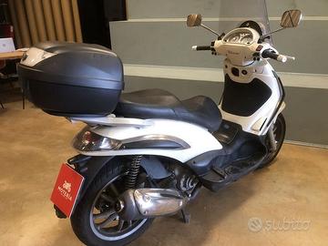 PIAGGIO BEVERLY SPORT TOURING 350 Noleggio Moto Lungo Termine