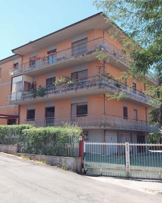 Rieti,Piazza Tevere,Ufficio doppio ingresso