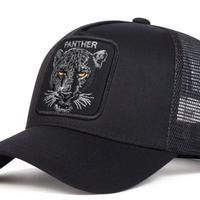 Cappello con animale