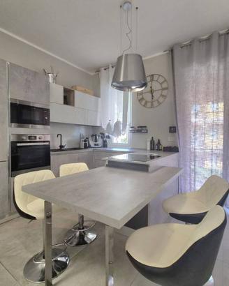 Appartamento di 100 m² con 3 locali e box auto a P