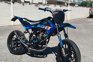 Rieju MRT 50 del 2025 motard AM6