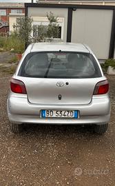 TOYOTA Yaris -