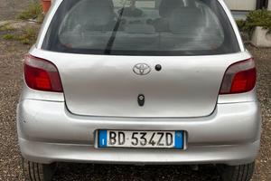 TOYOTA Yaris -