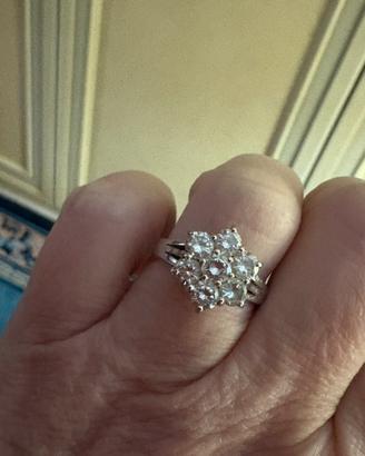Anello oro a fiore 18k con diamanti