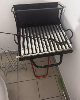 Barbecue salvaspazio come nuovo