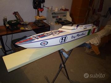 MOTOSCAFO CIGARETTE DRY MARTINI