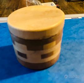 Piccola scatola di legno con coperchio