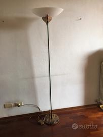 Lampada a piantana da terra