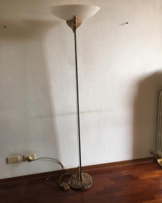Lampada a piantana da terra