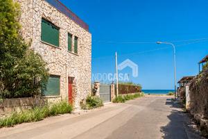 4 vani indipendente 90 mq a 50 mt dal mare Carini