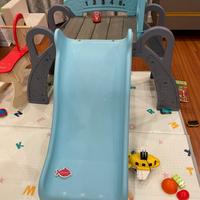 scivolo per bambini con rete da calcio