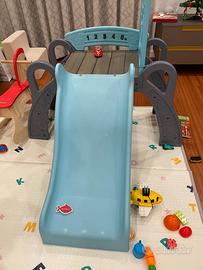 scivolo per bambini con rete da calcio