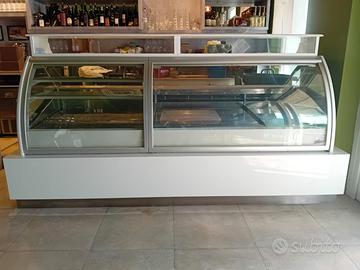 vetrina frigo tekna per gelatiera e pasticceria 