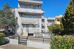 VILLA A SCHIERA A LESINA