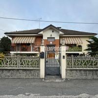 VILLA BIFAMILIARE FINEMENTE RISTRUTTURATA, VIA BOT