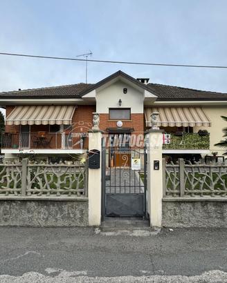 VILLA BIFAMILIARE FINEMENTE RISTRUTTURATA, VIA BOT
