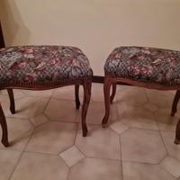 Sgabelli piccoli in legno e tessuto