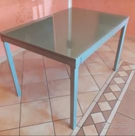 Tavolo Connubia allungabile in metallo e vetro