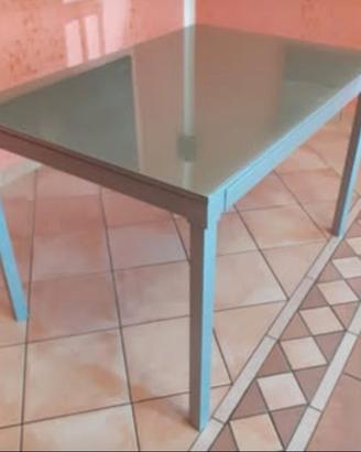 Tavolo Connubia allungabile in metallo e vetro