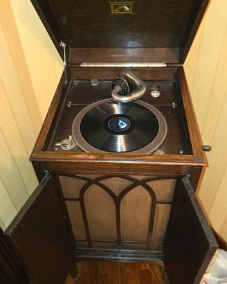 Grammofono a mobiletto d'epoca anni 1920