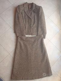 Tailleur donna giacca e gonna marrone Tasca