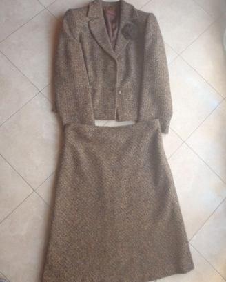 Tailleur donna giacca e gonna marrone Tasca