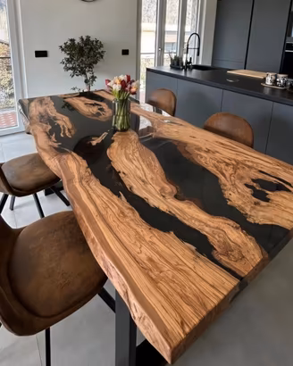 🌿 Tavoli in legno e resina su misura 