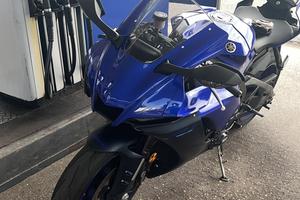 R1 full akrapovic