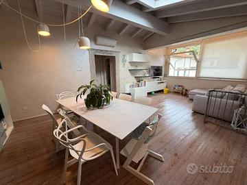 Appartamento di 140 m² con 3 locali e box auto a T
