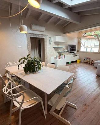Appartamento di 140 m² con 3 locali e box auto a T