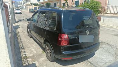 VW TOURAN 